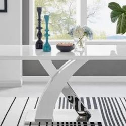 Modern Dining Table - Very Good Condition 