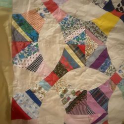 Vintage Butiful Circled Multicolored Bottles King Size Quilt