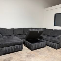 Living Spaces colby Sectional Sofa Set (Retails $2,100)- Delivery Available!
