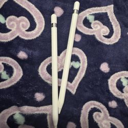 2 working first gen apple pencils one brand new