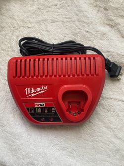 ⚫️🔴M12 12-Volt Lithium-Ion Battery Charger
