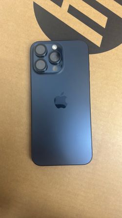 Selling Apple iPhone 15 PRO MAX 256GB (UNLOCKED)