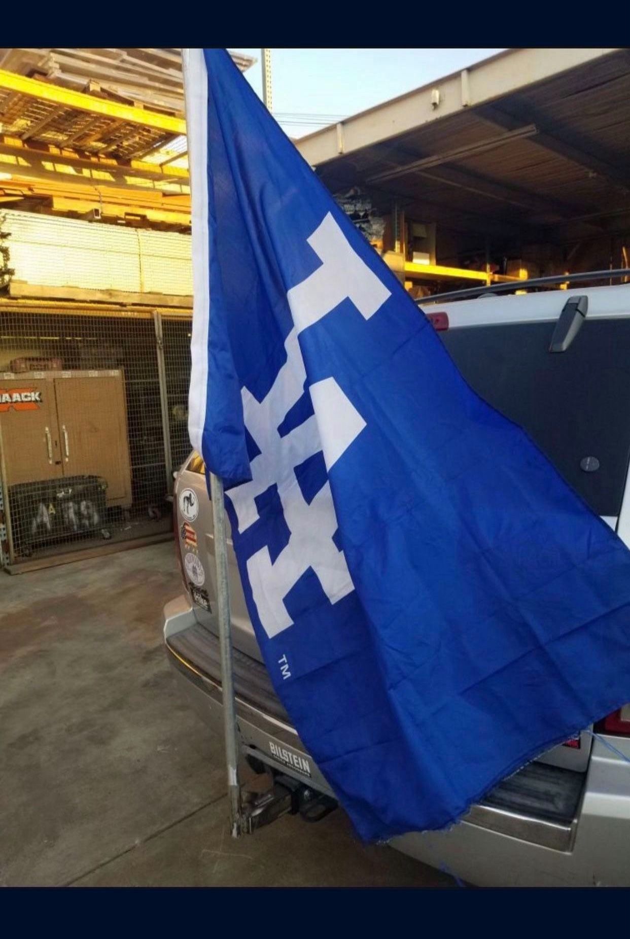HEAVY DUTY HITCH MOUNT AND FLAGPOLE Inserts into 2" hitch receiver and holds flag poles 1 "
