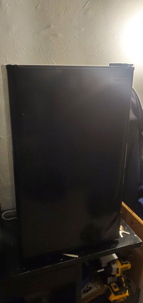 Mini Fridge 