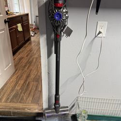 DYSON V10