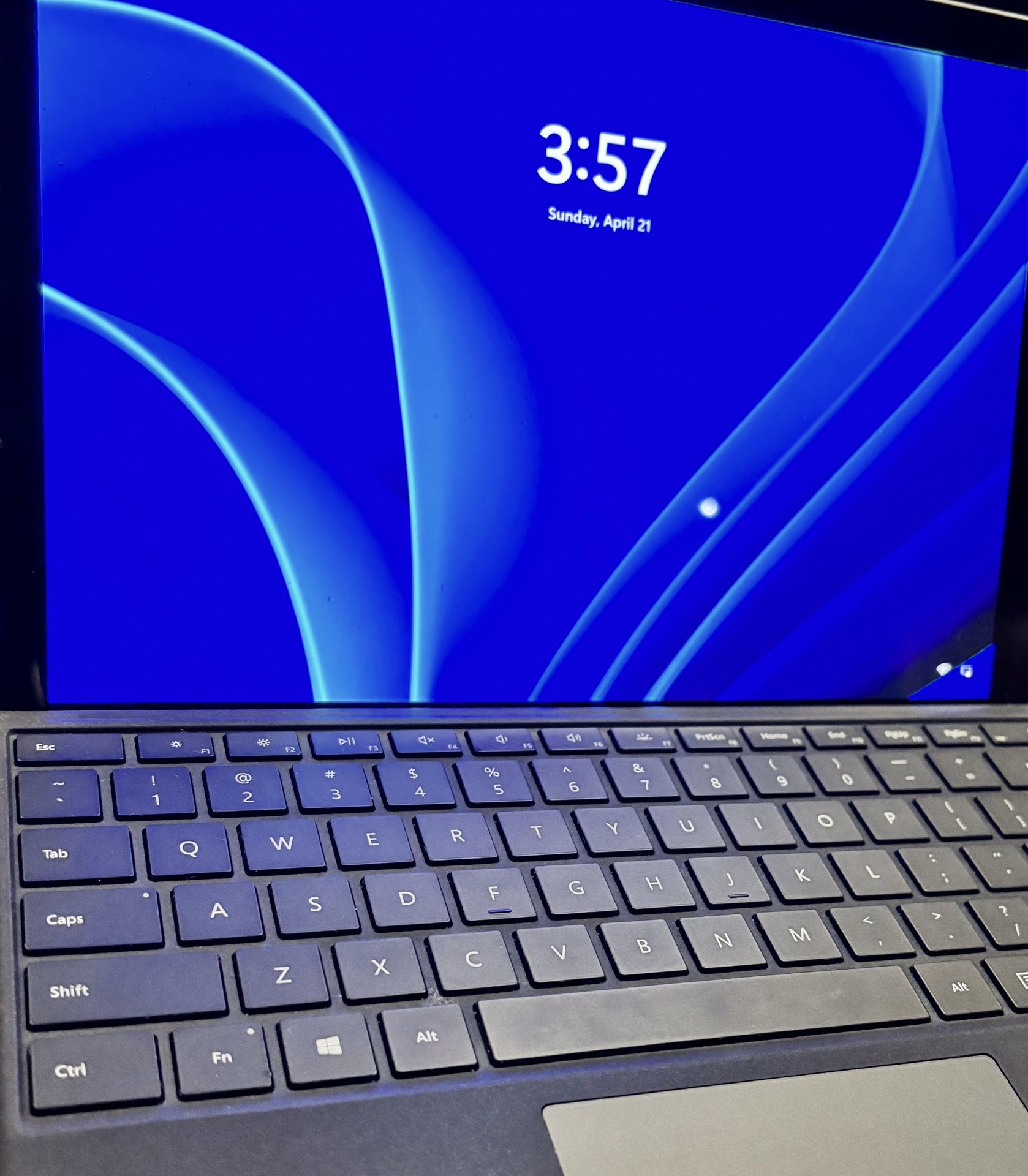 Microsoft Surface Pro 4 Microsoft Windows 11 Pro Intel i5-6300U @ 2.5GHz 128GB SSD