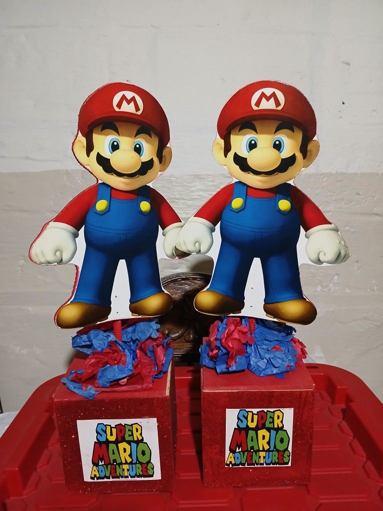 2 Super Mario brothers center Pieces