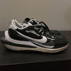 Size 7.5 sacai x Nike VaporWaffle Black White