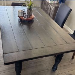 SOLID WOOD DINING ROOM TABLE WITH EXTENSIONS TO FIT 10 People 