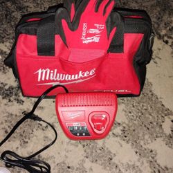 Milwaukee M12 Charger