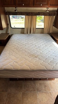boxspring Free queen size mattress and boxspring