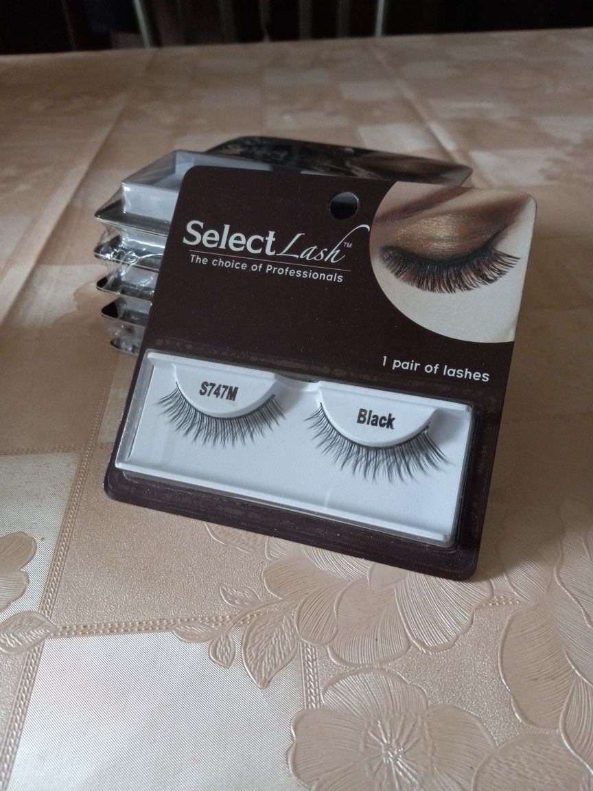 eyelashes