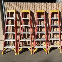 Werner 6 ft. H Fiberglass Step Ladder Type IA 300 lb. capacity