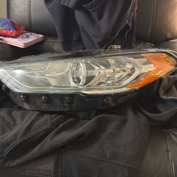 2017-2020 Ford Fusion Driver Side Halogen Headlight Assembly 