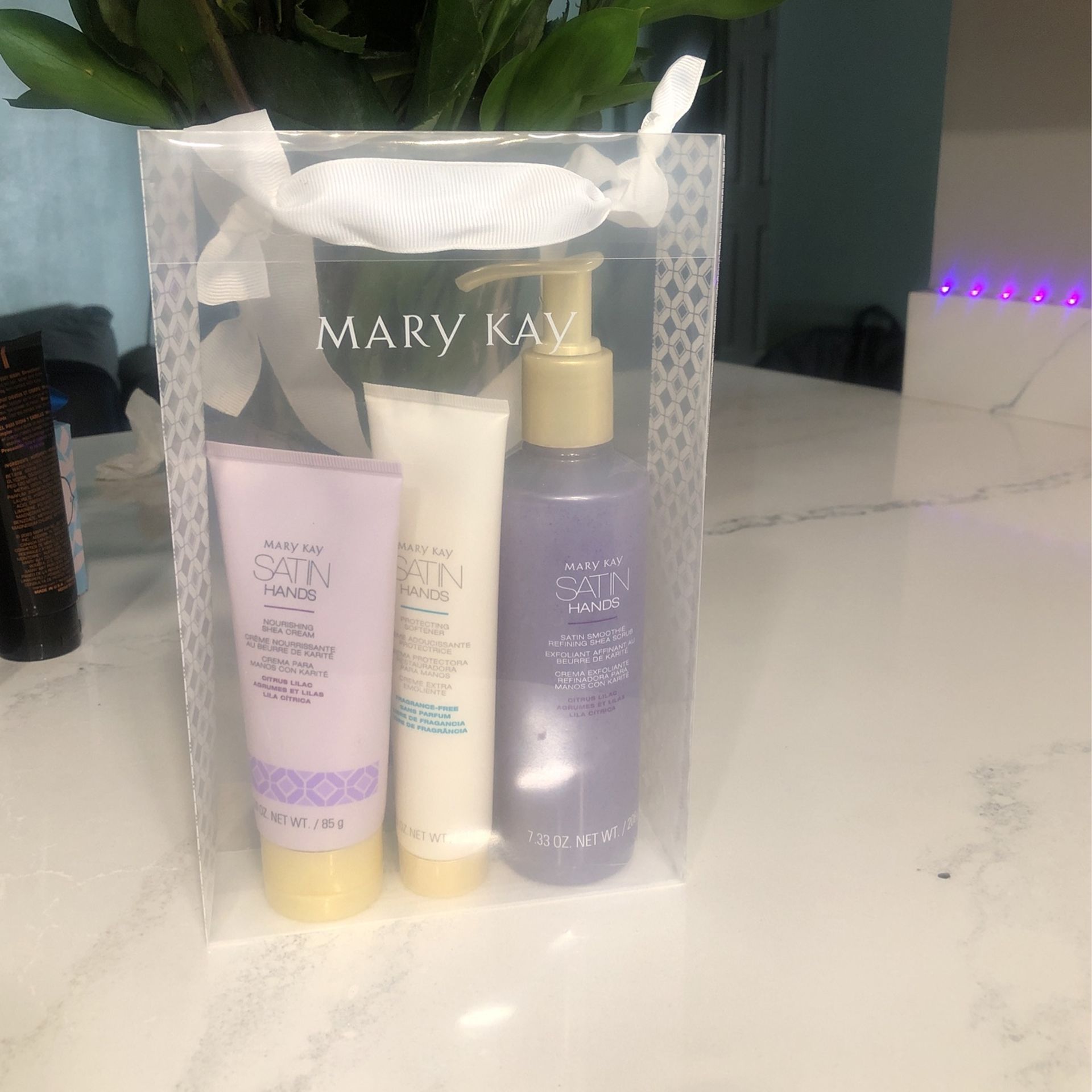 Satin hands Marykay