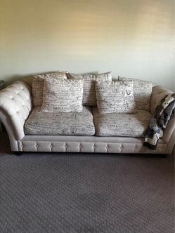 Tufted Chesterfield Sofa with Script Print