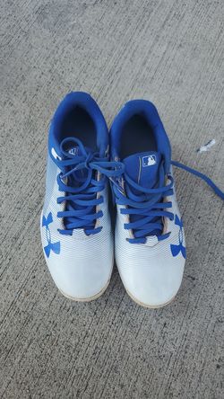 Baseball shoes