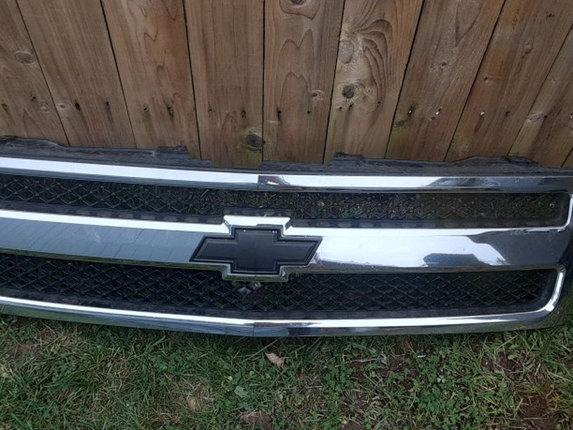 Front Grill For A 2007 Chevy silverado