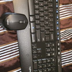 Logitech Wirless Keyboard And Mouse 