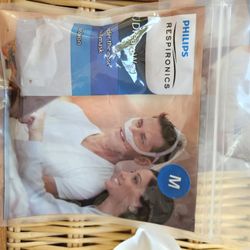 Have 5 Of These Philips Respironics Dreamwear Under the Nose Nasal Mask Cushion Medium All For $40