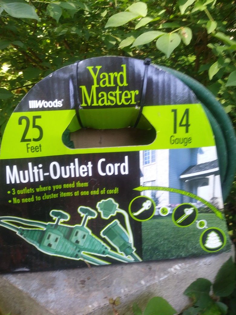 Woods Yardmaster 3 Staggered Multi-Outlet Extension Cord