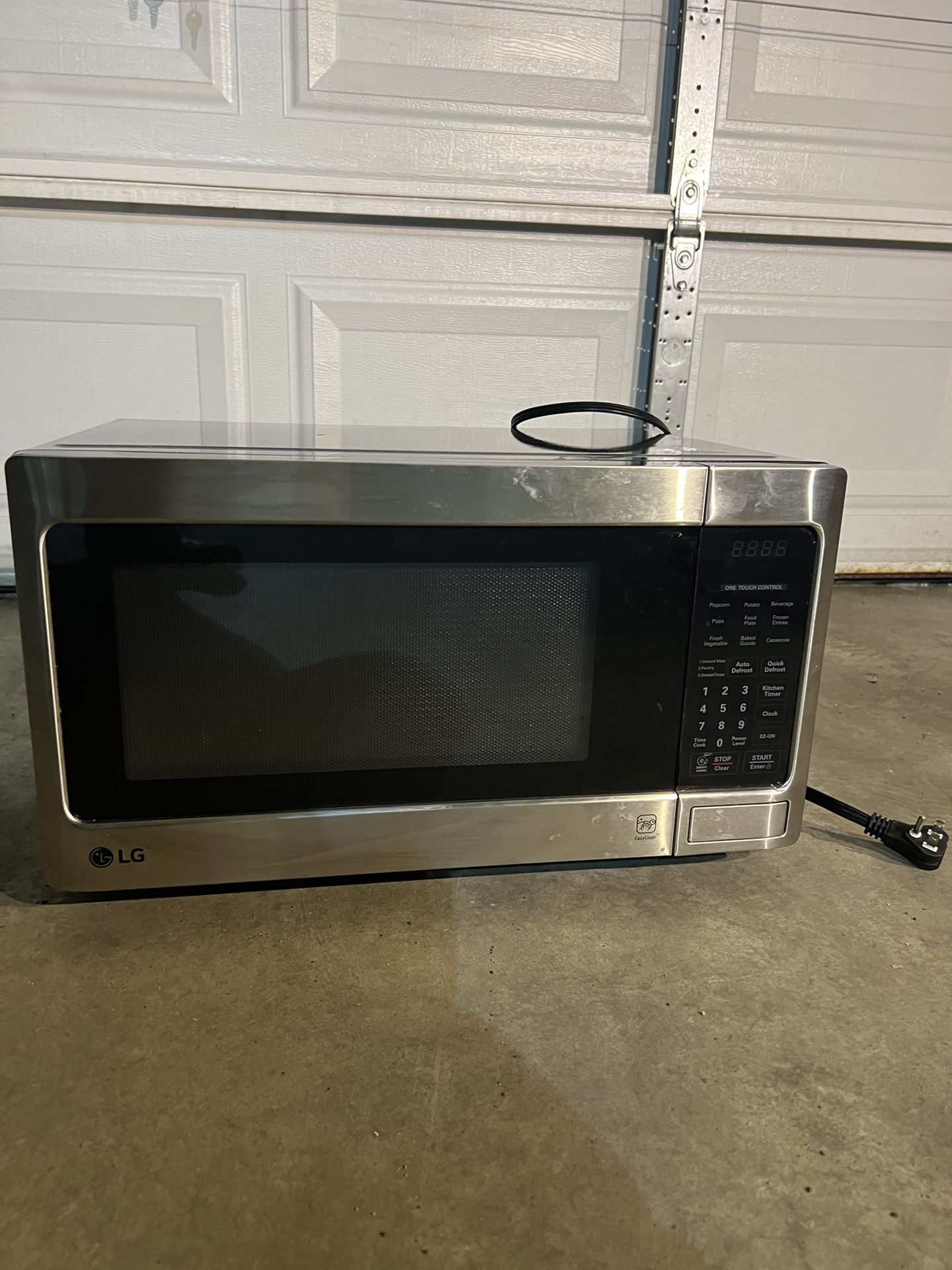 1.1 cu. ft. Countertop Microwave Oven