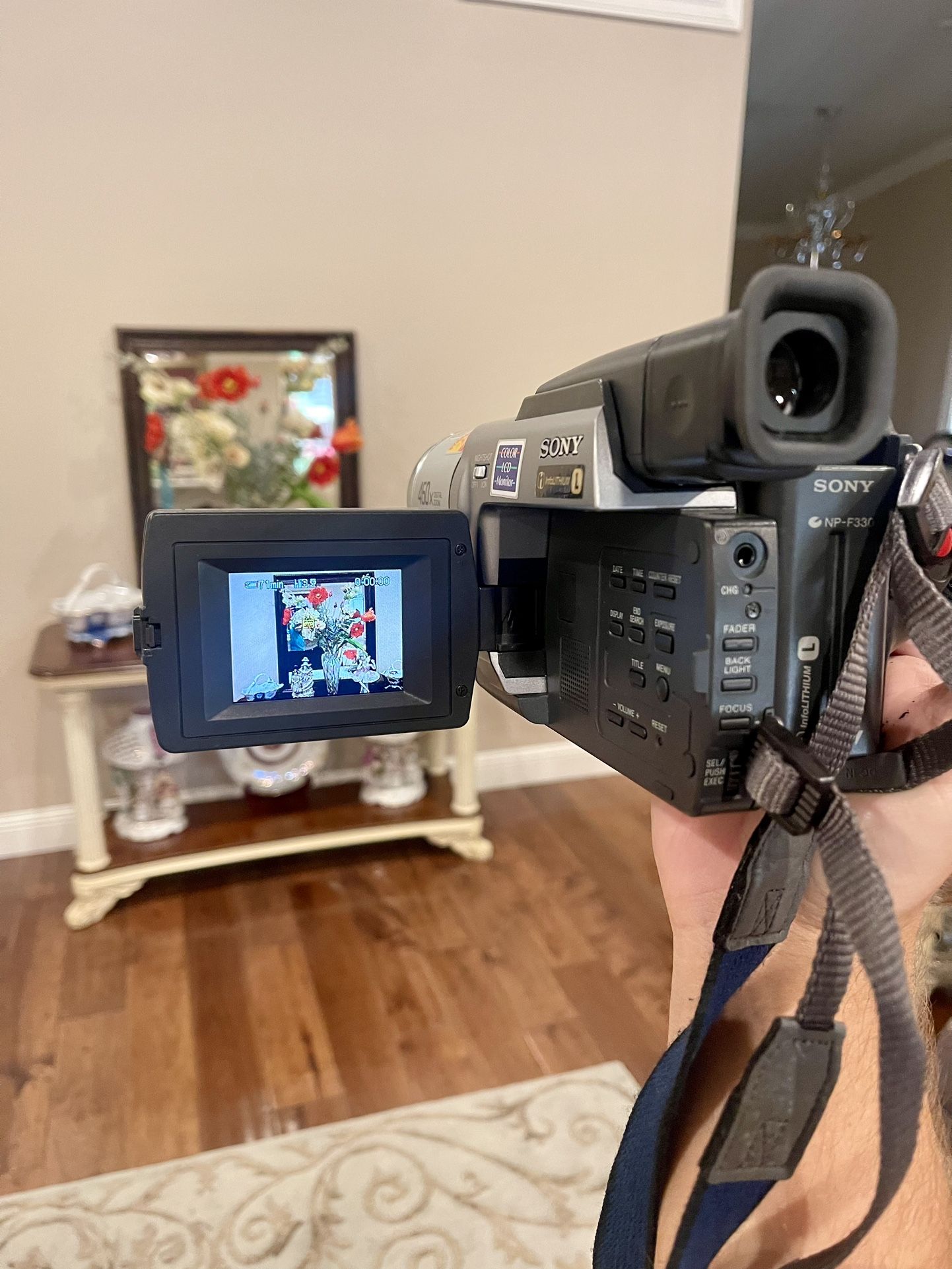 Sony Handycam CCD-TRV58 Hi-8 Analog Camcorder With Battery Charger Cord Tested