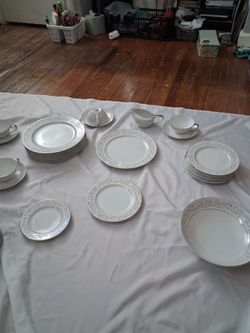 China. MIKASA FINE CHINA WESLEY PATTERN.