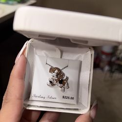 Dog pendant necklace