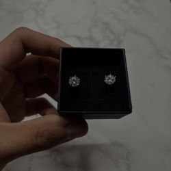 MOISSANITE EARING STUDS