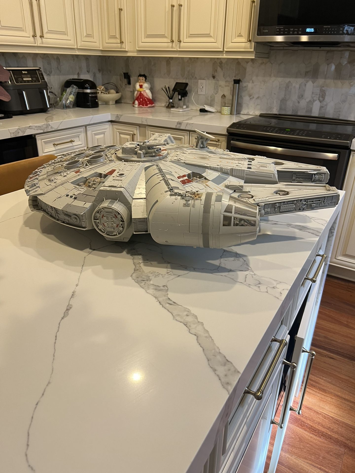 Hasbro Star Wars Legacy Collection 2008 Millennium Falcon