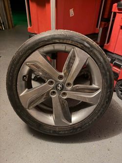 Hyundai Sport Rim and Tire 245/40/18