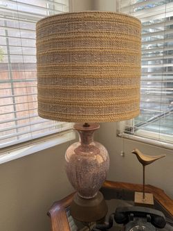 1960s Eclectic Mid Century Vintage Pink Ceramic Woven Shade Lamp Table Light