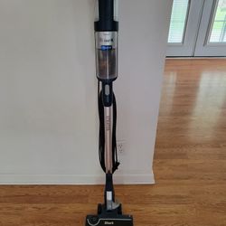 Shark Stratos Ultralight Upright Vacuum 