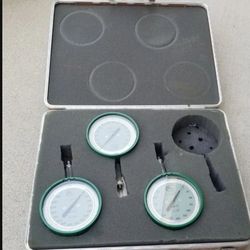 Vintage PRESSURE GAUGES ~ 3-D Instruments 600, 1500, 3000 P.S.I. W/Case NICE! Comes w/padded case, and calibration certificate...asking $100.00 O.B.O.