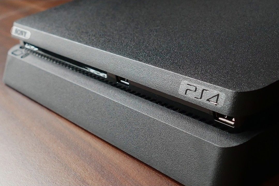 PlayStation 4 Slim With Games