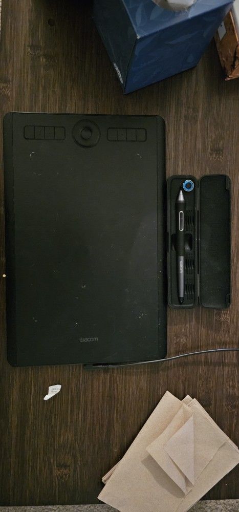 Wacom : INTUOS PRO - Digital Drawing Pad