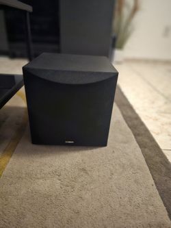 YAMAHA 8" 100W Powered Subwoofer - Black (NS-
SWO50BL)