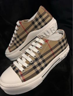 Burberry shoe size 7 in men