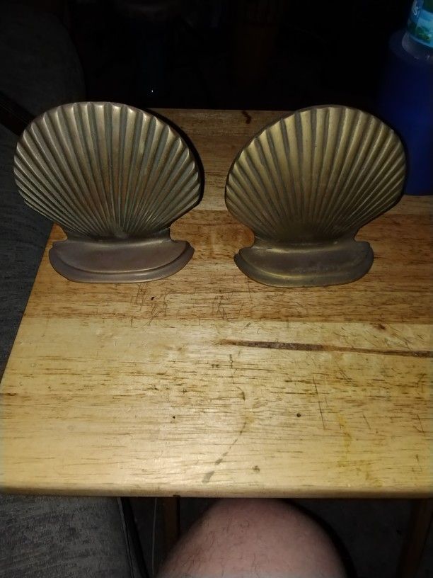 PAIR OF ANTIQUE BRASS SEASHELL BOOKENDS ONLY $20