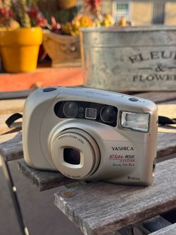 Vintage yashica elite zoom 105 - 35mm film camera