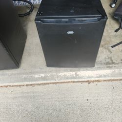 Sunbeam Mini Fridge 1.7 Cu Foot