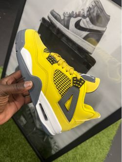 Lightning Jordan retro 4s
