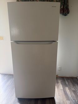 Frigidaire Top-Freezer Refrigerator White