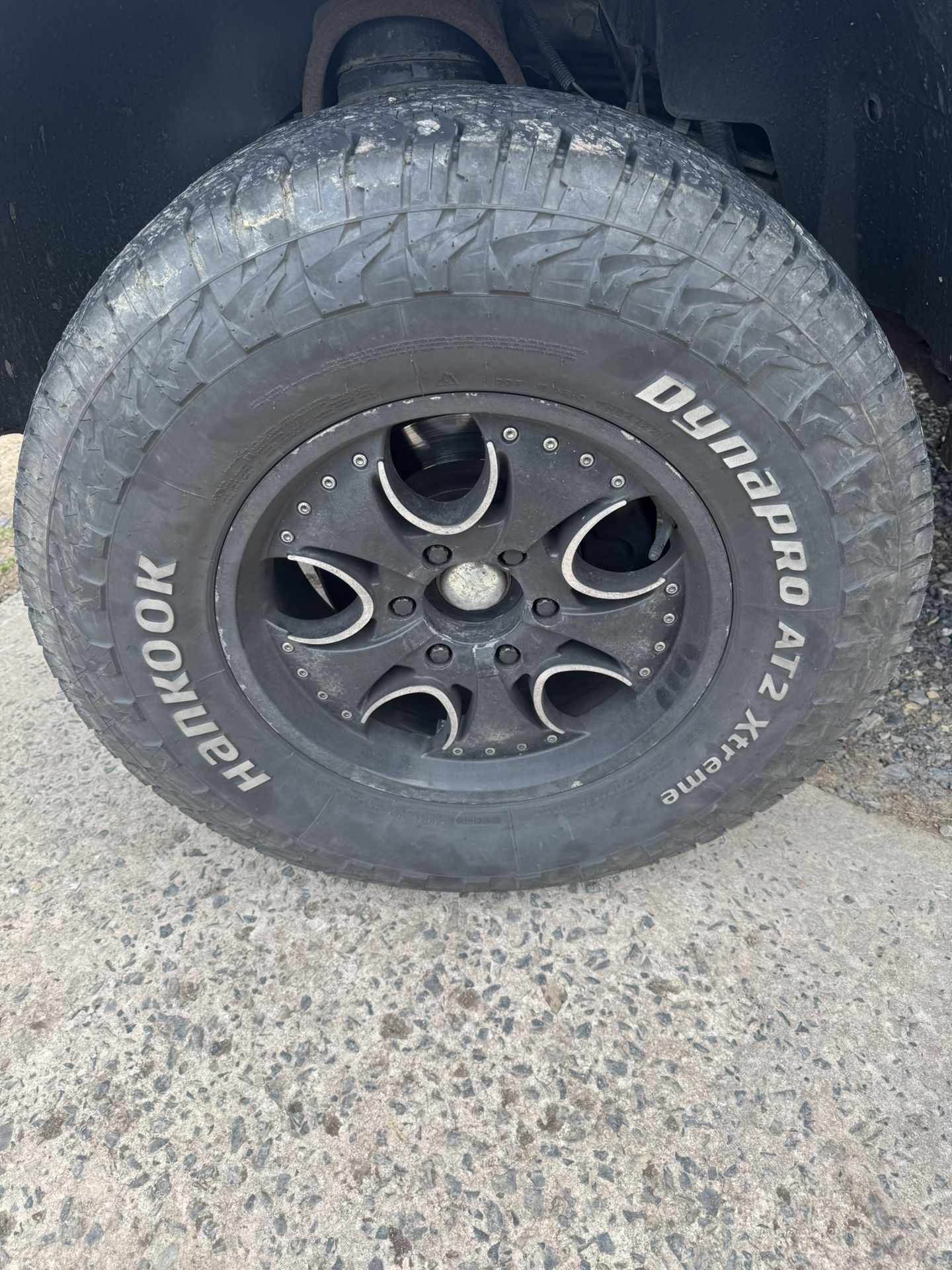 2011 Chevy Silverado 1500 Rims And Tires Tires Only Have 8000 Miles On Them