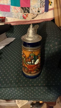 Geri Stein Beer Mug Friends Drinking