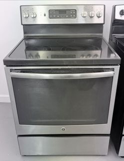 GE Glass Top Electric Stove with Convection | Warranty Included