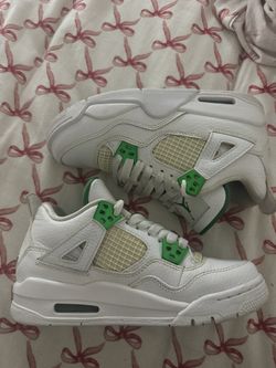 Jordan 4 Metallic Green Size 4y/5.5 Women