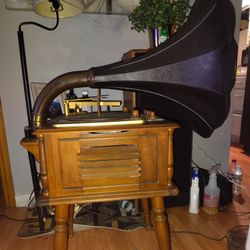 Grafanoli made by Guild in 1959 Model 785