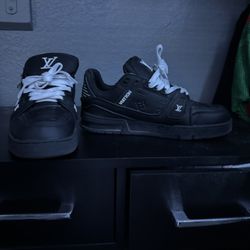 “LV” Louis Vuitton Trainer Low 'Black Embossed Monogram'